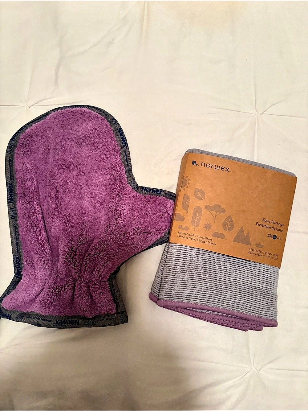 Norwex basic package with dusting mitt included window cloth and Envirocloth
